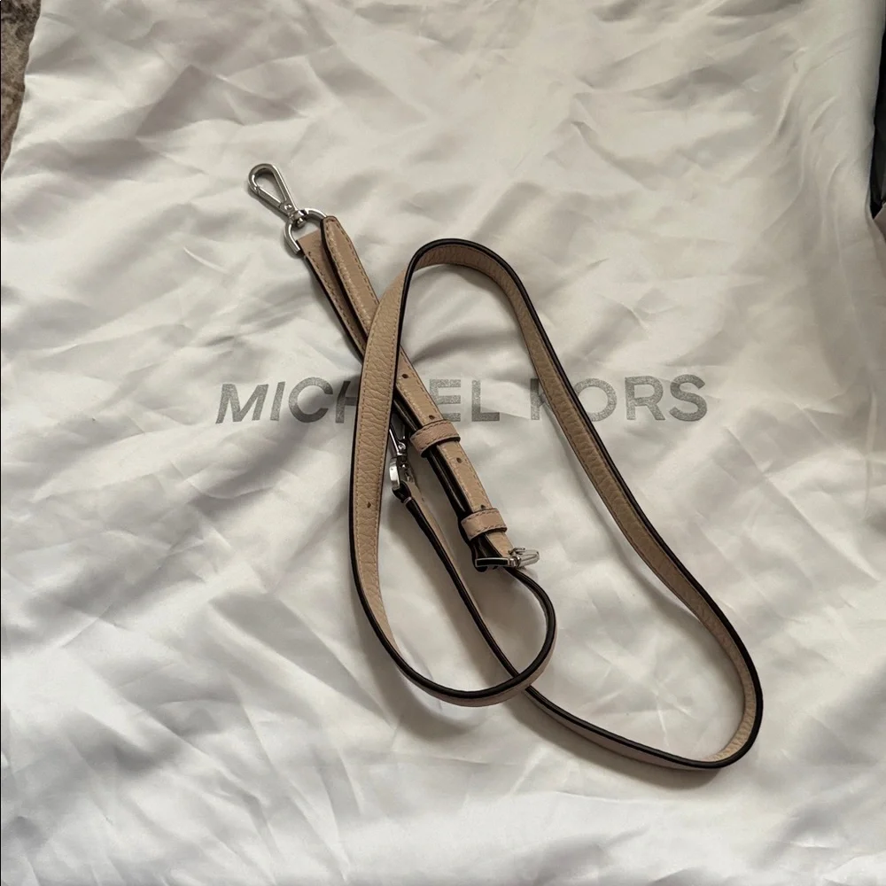 MICHAEL KORS Cream Pebbled Leather Satchel with Logo Lock‎ Charm
